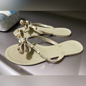 Valentino Designer Slides Bow Tie Size 8 Nude RUBBER ROCKSTUD THONG